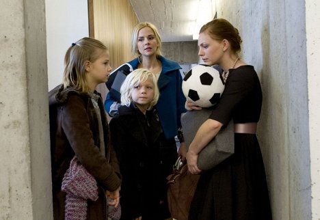 Hanna Binke, Nico Liersch, Denise Zich, Anna Bertheau - Die geerbte Familie - Photos