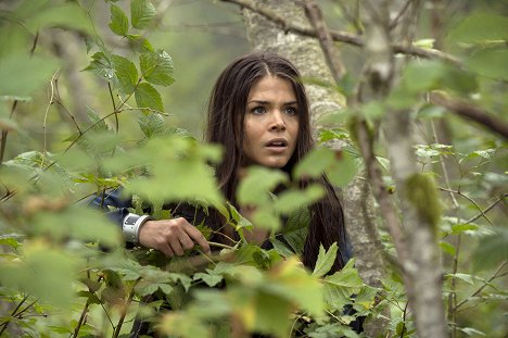 Marie Avgeropoulos - The 100 - Earth Skills - Photos