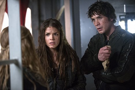 Marie Avgeropoulos, Bob Morley - The 100 - I Am Become Death - Photos