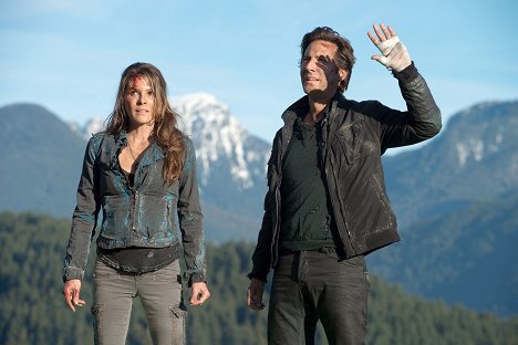 Paige Turco, Henry Ian Cusick - The 100 - We Are Grounders: Part 2 - Photos