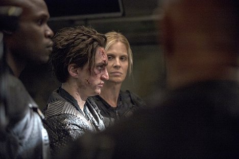 Seth Whittaker, Richard Harmon, Kendall Cross - The 100 - Inclement Weather - Photos
