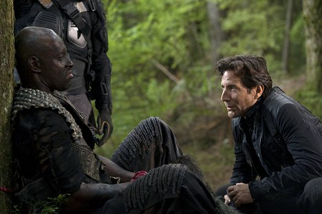 Colin Lawrence, Henry Ian Cusick - The 100 - Human Trials - Photos