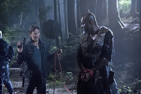 Henry Ian Cusick, Colin Lawrence - The 100 - Human Trials - Photos