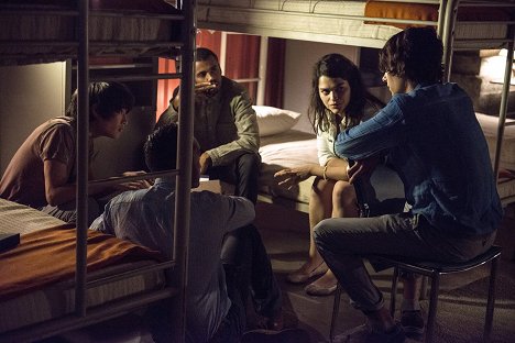 Christopher Larkin, Jarod Joseph, Eve Harlow - The 100 - Remember Me - Photos