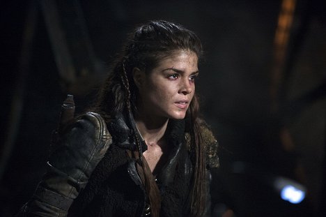 Marie Avgeropoulos - The 100 - Resurrection - Photos