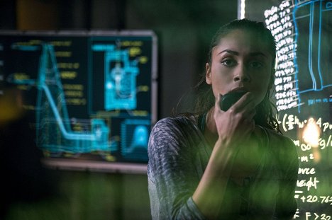 Lindsey Morgan - The 100 - Vertrauen - Filmfotos