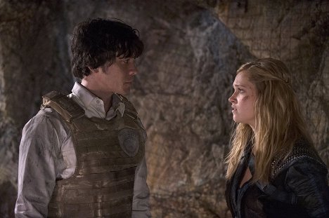 Bob Morley, Eliza Taylor - The 100 - Blood Must Have Blood: Part 2 - Photos