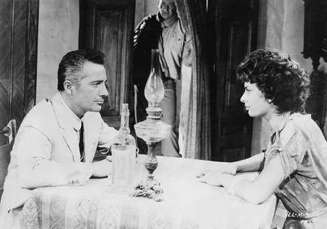 Rossano Brazzi, John Wayne, Sophia Loren - Die Stadt der Verlorenen - Filmfotos