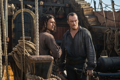 Luke Arnold, Toby Stephens - Pod černou vlajkou - Dělostřelecká příprava - Z filmu