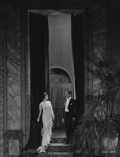 Pola Negri, Adolphe Menjou - Shadows of Paris - Z filmu