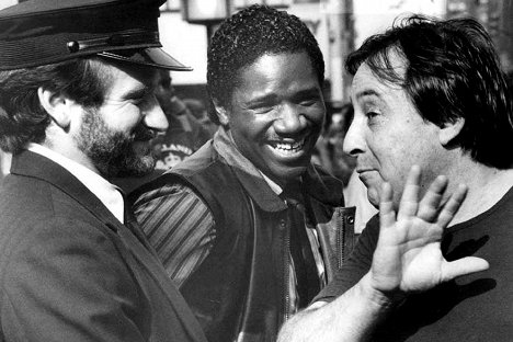 Robin Williams, Cleavant Derricks, Paul Mazursky - Moscow on the Hudson - Van de set