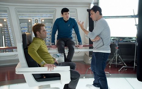 Chris Pine, Zachary Quinto - Star Trek: Do temnoty - Z natáčení