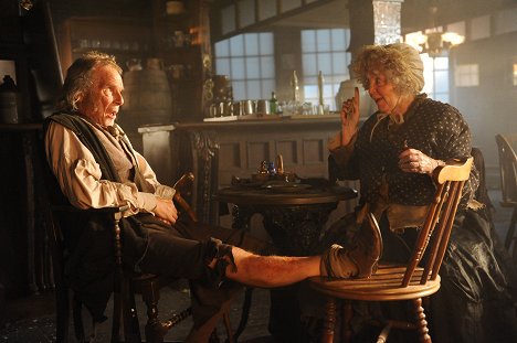 Christopher Fairbank, Pauline Collins - Dickensian - Episode 3 - Film