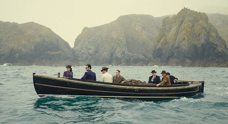 Maeve Dermody, Aidan Turner, Toby Stephens, Burn Gorman, Charles Dance, Sam Neill - And Then There Were None - Episode 1 - Do filme