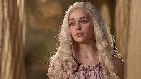 Emilia Clarke - Game of Thrones - Winter Is Coming - Photos