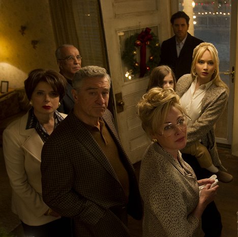 Isabella Rossellini, Robert De Niro, Virginia Madsen, Edgar Ramirez, Jennifer Lawrence - Joy - Kuvat elokuvasta