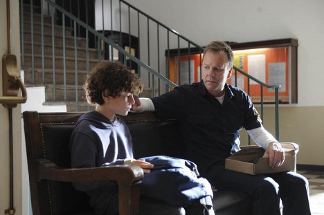 David Mazouz, Kiefer Sutherland - Touch - Tales of the Red Thread - Photos