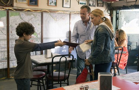 David Mazouz, Kiefer Sutherland, Maria Bello - Touch - Event Horizon - Kuvat elokuvasta