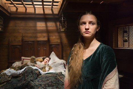 Eleanor Tomlinson, Faye Marsay - The White Queen - The Storm - Photos