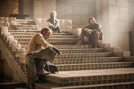 Iain Glen, Peter Dinklage, Michiel Huisman - Game of Thrones - Mother's Mercy - Kuvat elokuvasta