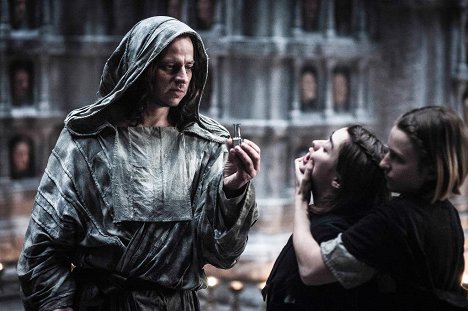 Tom Wlaschiha, Maisie Williams, Faye Marsay - Trónok harca - Az Anya irgalma - Filmfotók