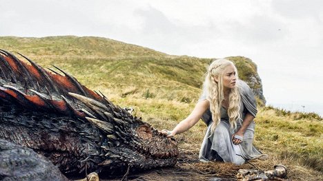 Emilia Clarke - Game of Thrones - Mother's Mercy - Photos