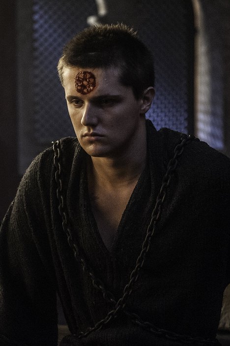 Eugene Simon - Hra o trůny - Synové Harpyje - Z filmu