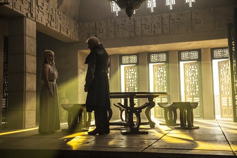 Emilia Clarke, Ian McElhinney - Game of Thrones - The House of Black and White - Photos