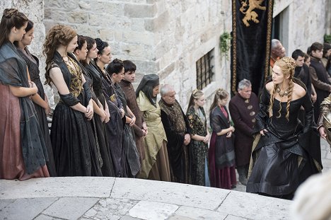 Natalie Dormer, Lena Headey - Game Of Thrones - Die Kriege, die da kommen - Filmfotos