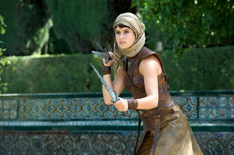 Rosabell Laurenti Sellers - Game of Thrones - Unbowed, Unbent, Unbroken - Photos