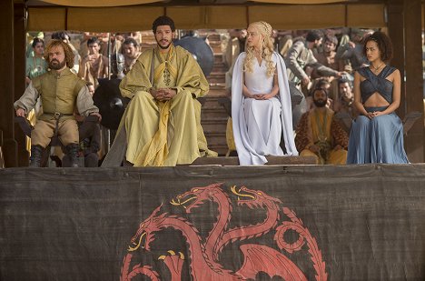 Peter Dinklage, Joel Fry, Emilia Clarke, Nathalie Emmanuel - Game of Thrones - A Dança dos Dragões - Do filme