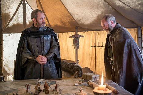 Stephen Dillane, Liam Cunningham - Game of Thrones - The Gift - Photos