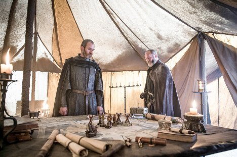 Stephen Dillane, Liam Cunningham - Game of Thrones - The Gift - Van film