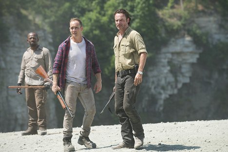 Lennie James, Ethan Embry, Andrew Lincoln - The Walking Dead - First Time Again - Photos