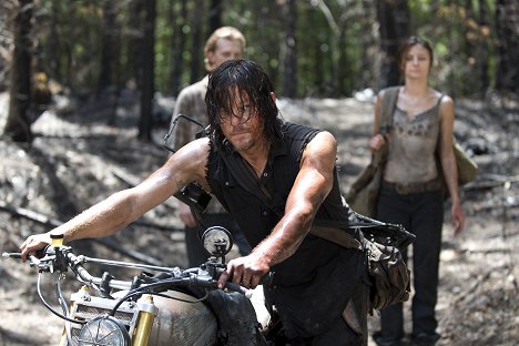 Norman Reedus, Christine Evangelista - The Walking Dead - Always Accountable - Photos