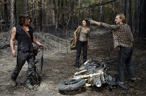Norman Reedus, Christine Evangelista, Austin Amelio - The Walking Dead - Always Accountable - Photos