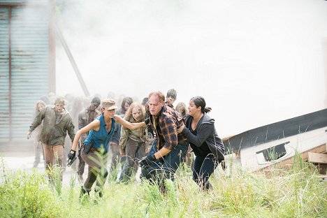 Christian Serratos, Jason Douglas, Alanna Masterson - The Walking Dead - Elejétől a végéig - Filmfotók