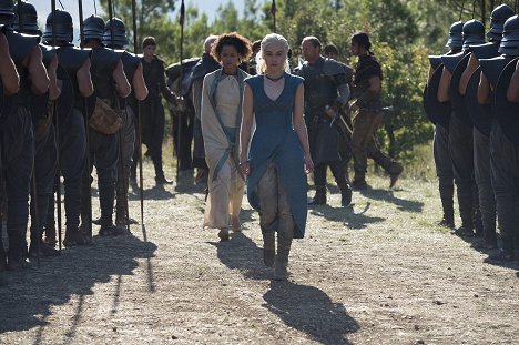 Nathalie Emmanuel, Emilia Clarke - Game of Thrones - Two Swords - Photos
