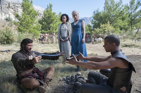 Michiel Huisman, Nathalie Emmanuel, Emilia Clarke, Jacob Anderson - Game Of Thrones - Zwei Schwerter - Filmfotos