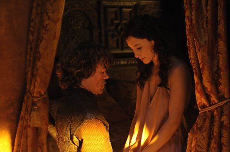 Peter Dinklage, Sibel Kekilli - Game of Thrones - Deux épées - Film