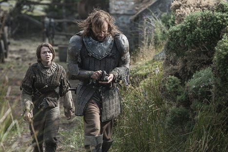 Maisie Williams, Rory McCann - Game of Thrones - Breaker of Chains - Photos