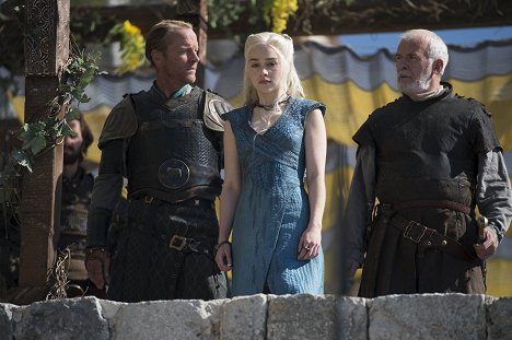 Iain Glen, Emilia Clarke, Ian McElhinney - Game of Thrones - Oathkeeper - Photos