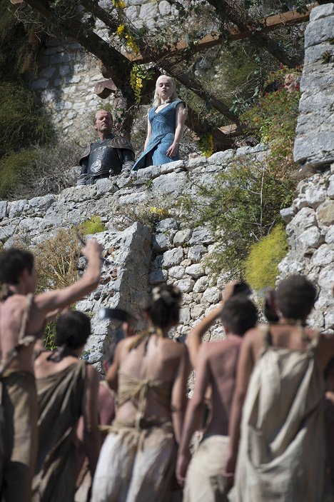 Iain Glen, Emilia Clarke - Game of Thrones - Oathkeeper - Photos