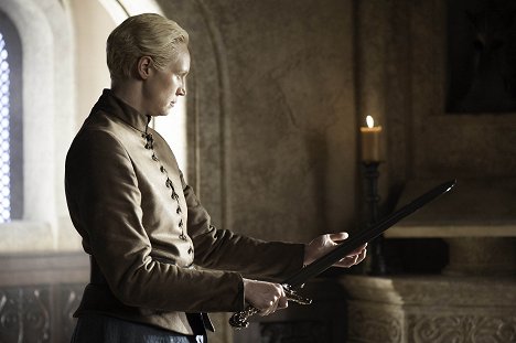 Gwendoline Christie - Game of Thrones - Oathkeeper - Photos