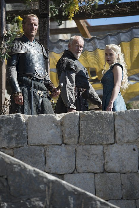 Iain Glen, Ian McElhinney, Emilia Clarke - Game of Thrones - Oathkeeper - Photos