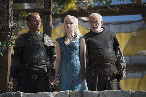 Iain Glen, Emilia Clarke, Ian McElhinney - Game of Thrones - Valansa pitäjä - Kuvat elokuvasta