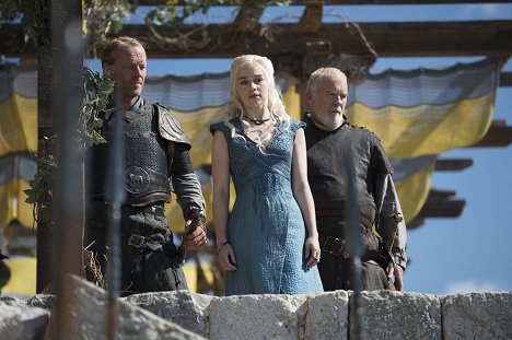 Iain Glen, Emilia Clarke, Ian McElhinney - Game Of Thrones - Eidwahrer - Filmfotos