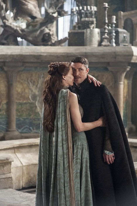 Kate Dickie, Aidan Gillen - Game of Thrones - First of His Name - Photos