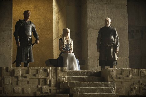 Iain Glen, Emilia Clarke, Ian McElhinney - Game of Thrones - As Leis dos Deuses e dos Homens - De filmes