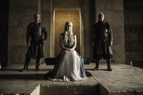 Iain Glen, Emilia Clarke, Ian McElhinney - Game of Thrones - The Laws of Gods and Men - Photos
